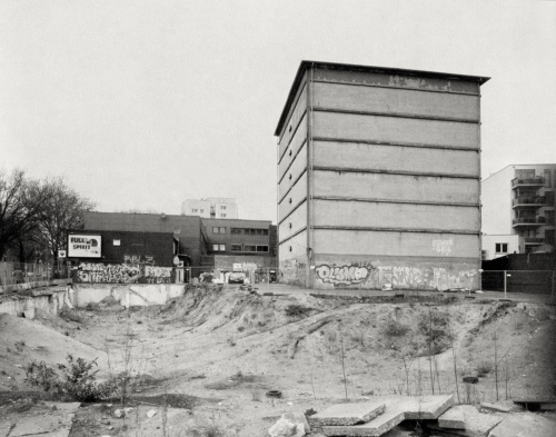 Hochbunker Thadenstraße. Aufnahme auf Großformat 4x5 Fotopapier Wephota HS200 direkt.