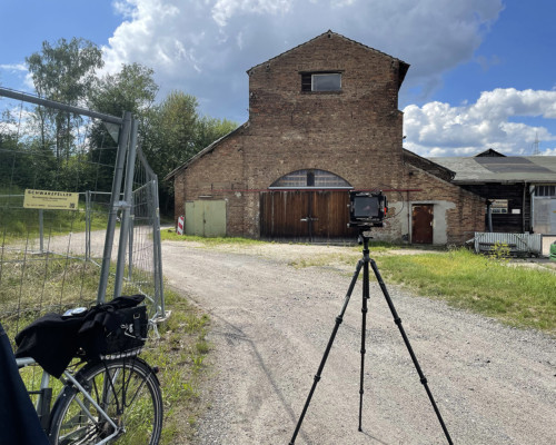 Kamera vor der Alten Ziegelei in Praunheim aufgebaut.